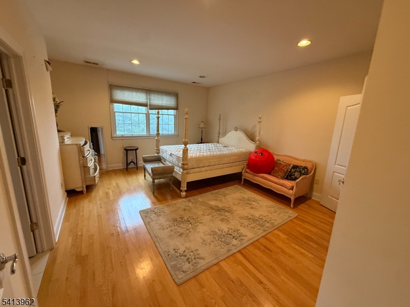 6 Trout Brook Ct