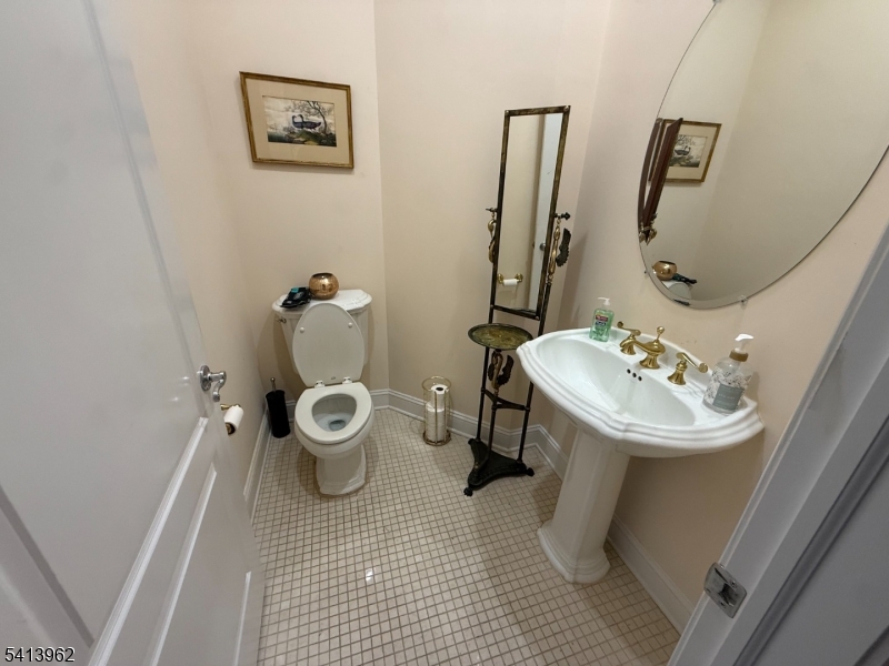 6 Trout Brook Ct