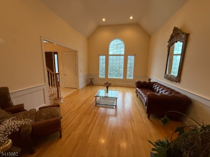 6 Trout Brook Ct