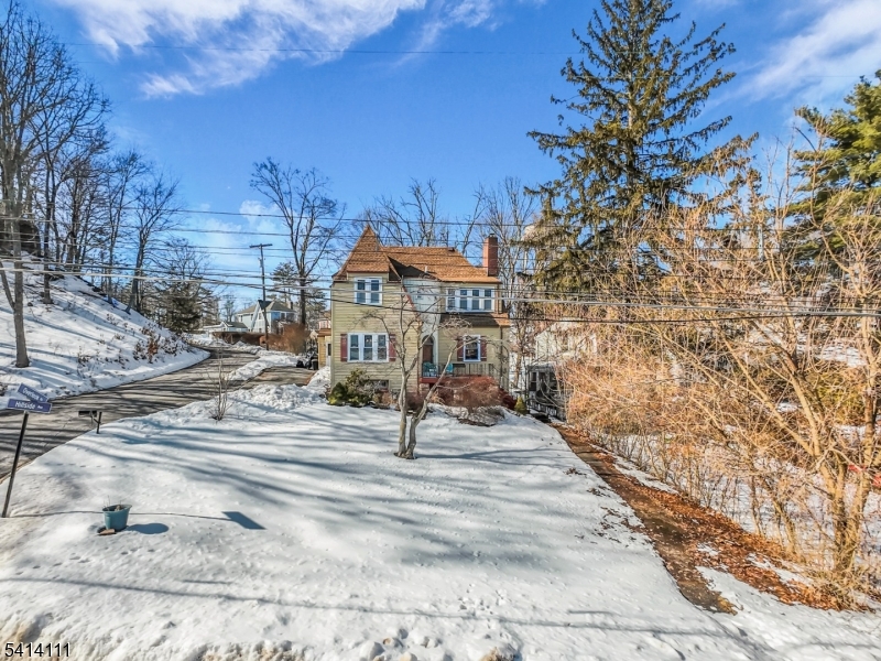 38 Hillside Ave