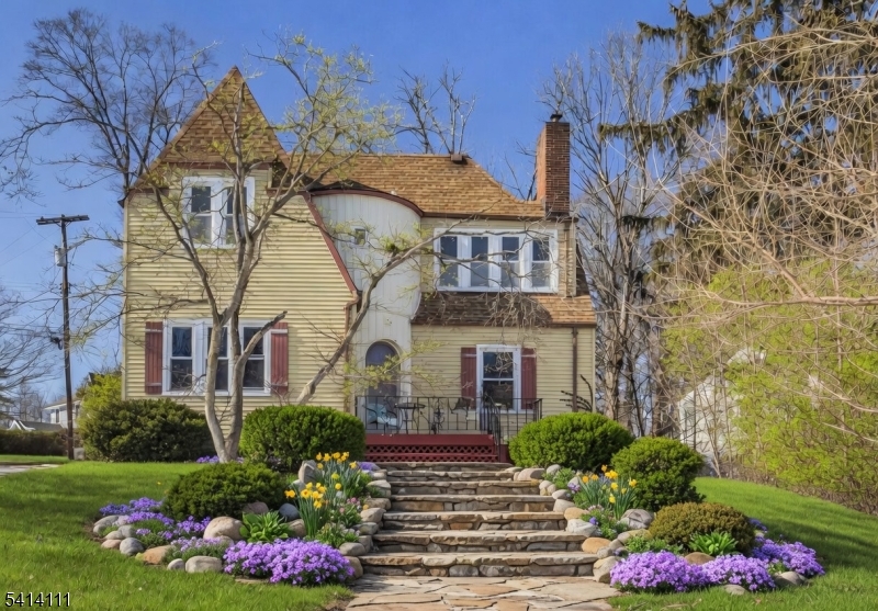 38 Hillside Ave