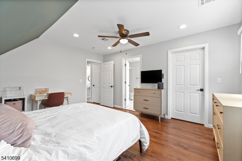 122 Greenbrook Rd