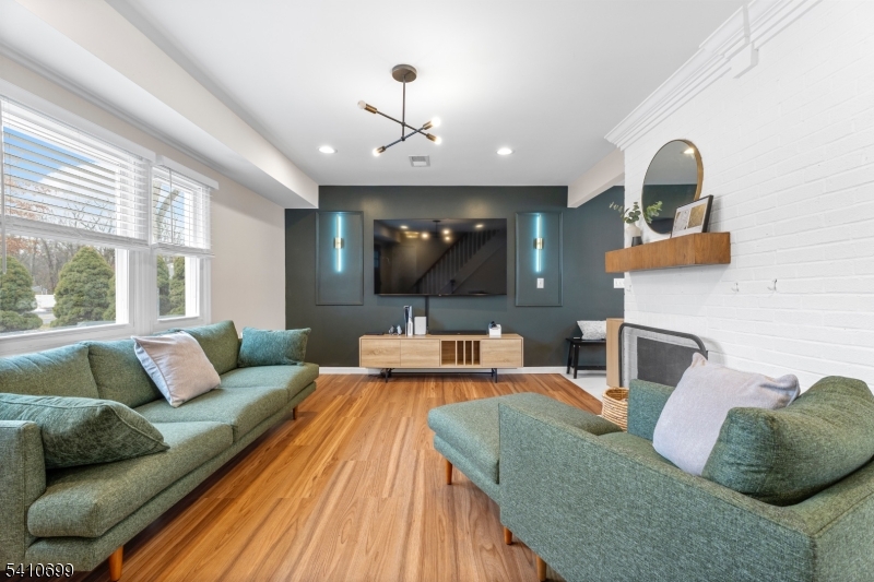 122 Greenbrook Rd