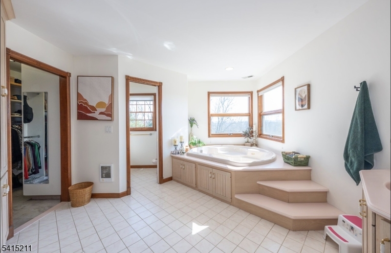10 Mountain View Dr