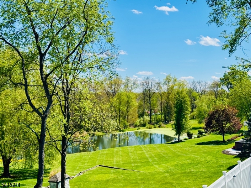 10 Mountain View Dr