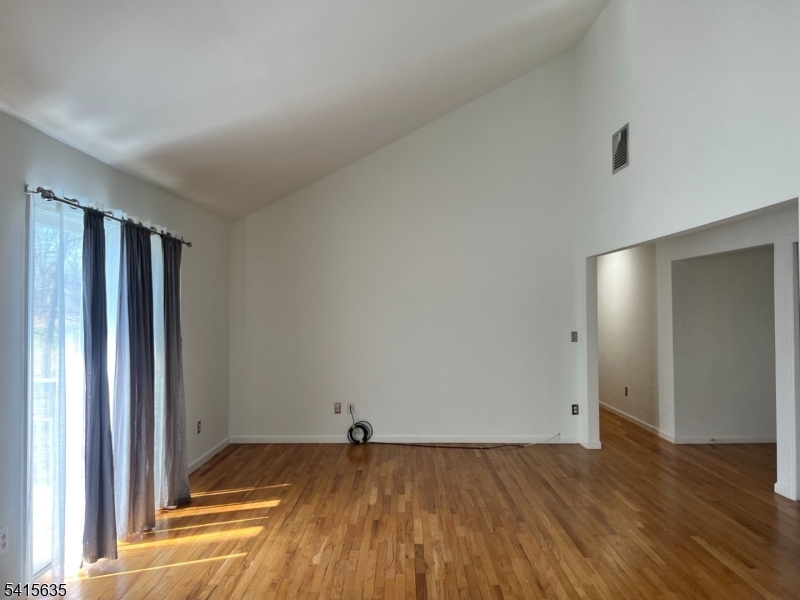 16 Belmar St