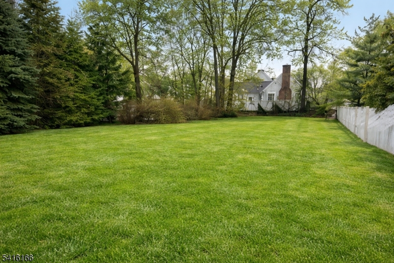 8 Hedges Ave
