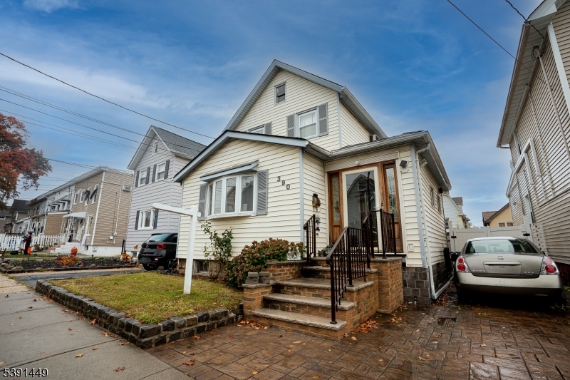 390 Forest St