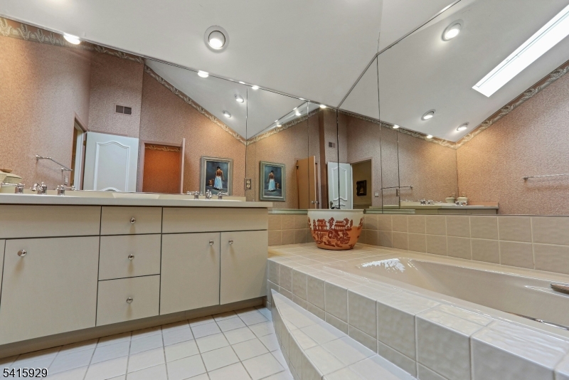 510 Hampton Hill Rd