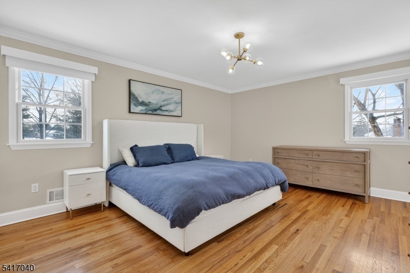 100 Knickerbocker Dr