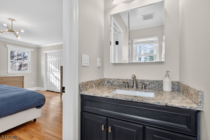 100 Knickerbocker Dr