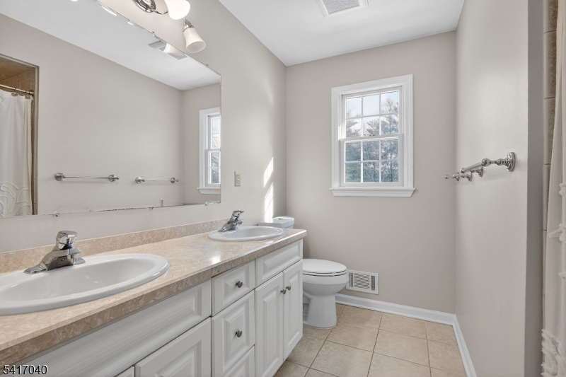 100 Knickerbocker Dr