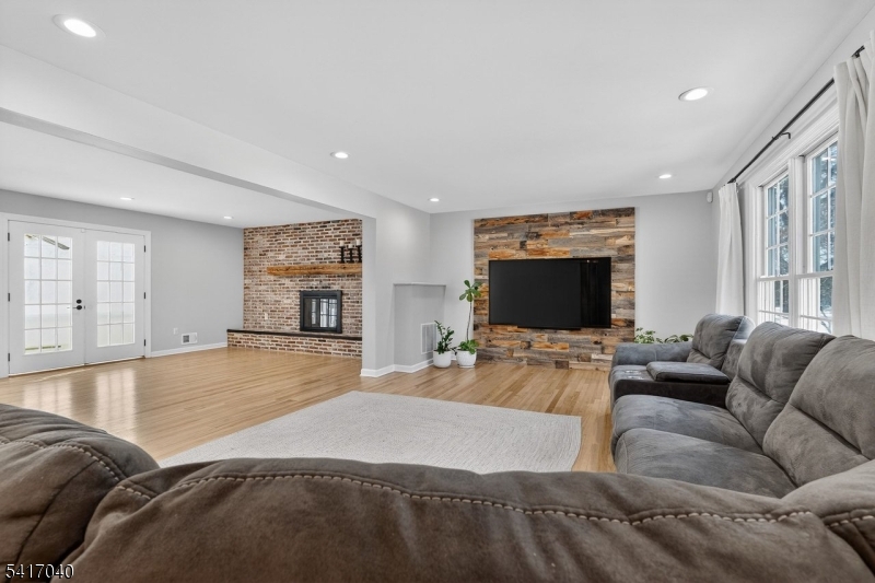 100 Knickerbocker Dr