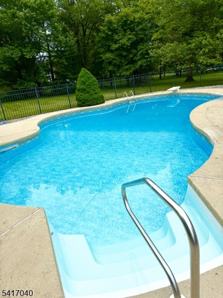 100 Knickerbocker Dr