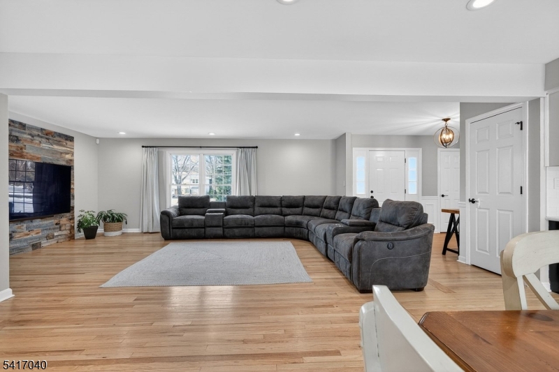 100 Knickerbocker Dr