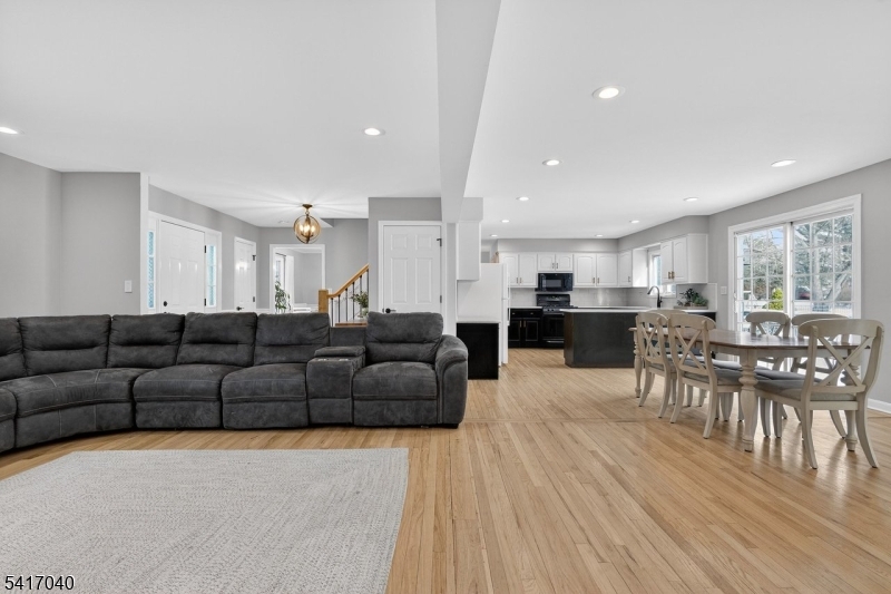 100 Knickerbocker Dr