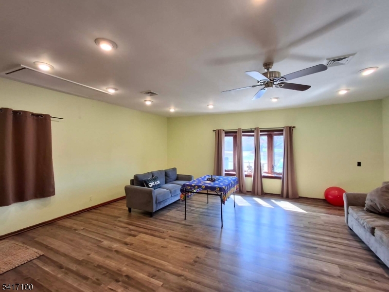 33 Nickel Ave