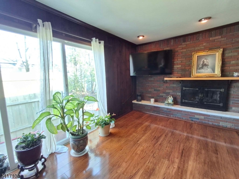 33 Nickel Ave