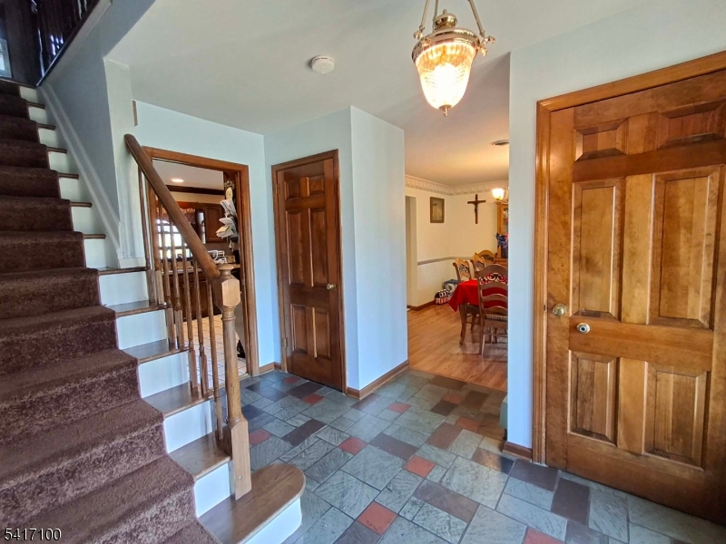 33 Nickel Ave