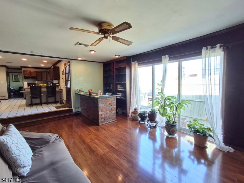 33 Nickel Ave