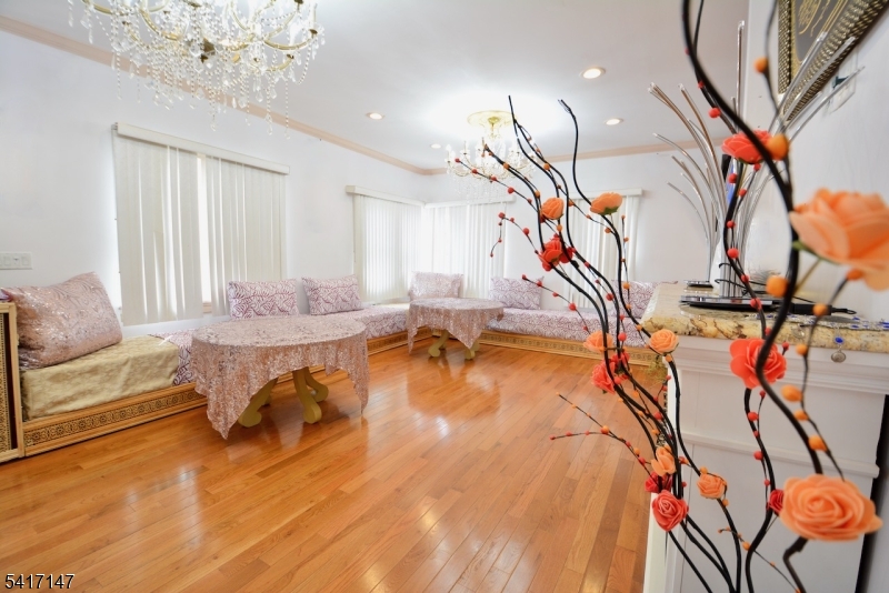 89 Rose St