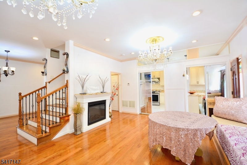 89 Rose St