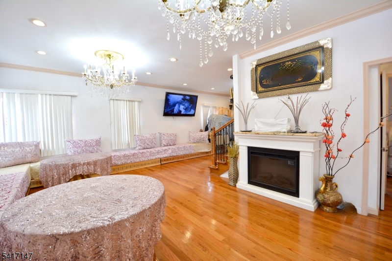 89 Rose St