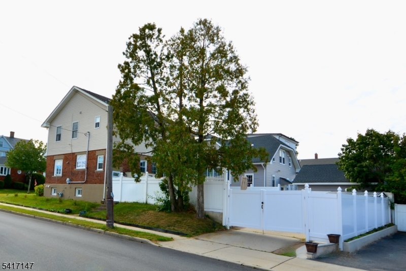 89 Rose St