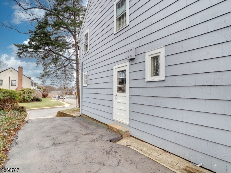 21 Edgewood Rd