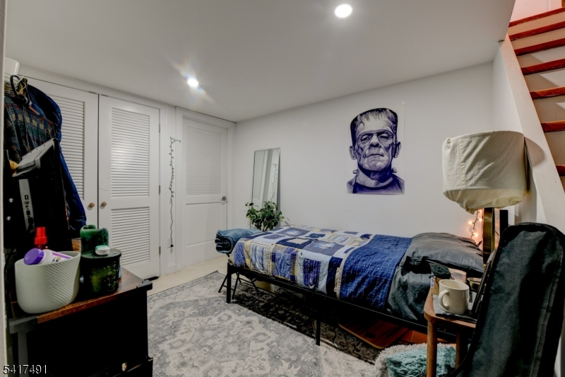 539 Monmouth Ave