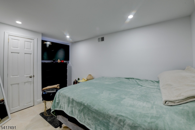 539 Monmouth Ave