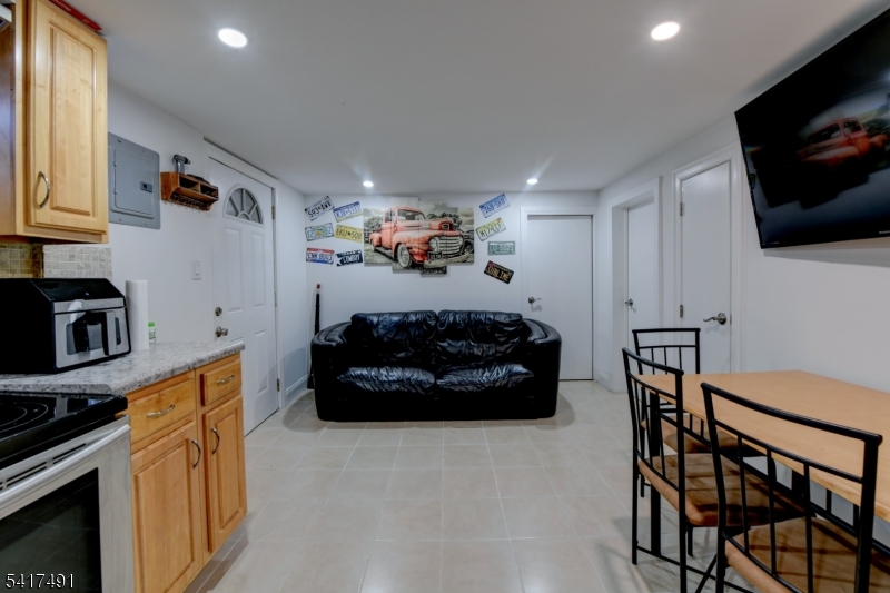 539 Monmouth Ave