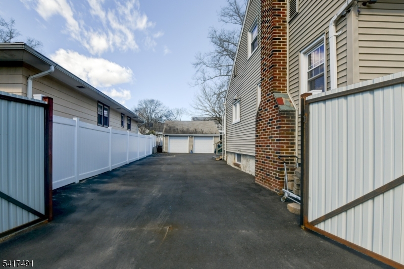 539 Monmouth Ave