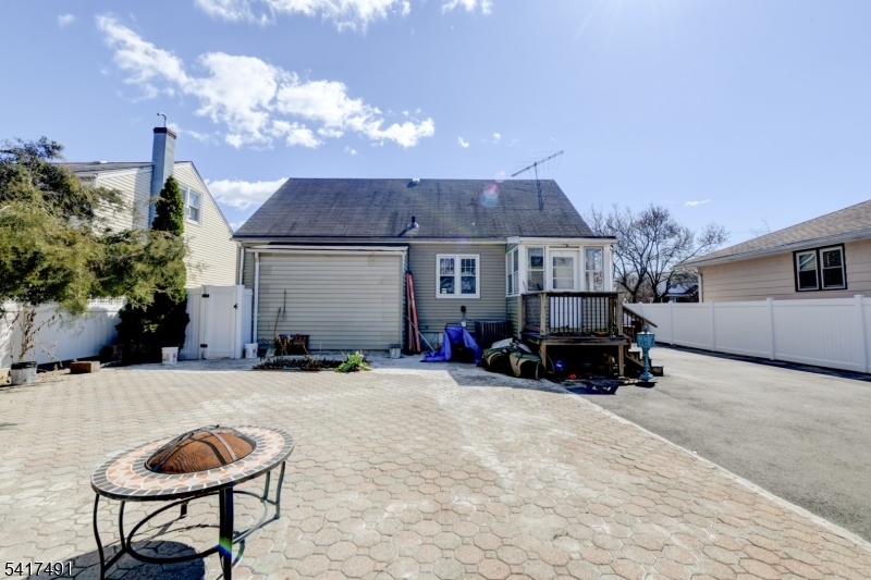 539 Monmouth Ave