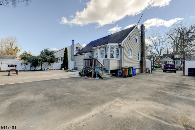 539 Monmouth Ave