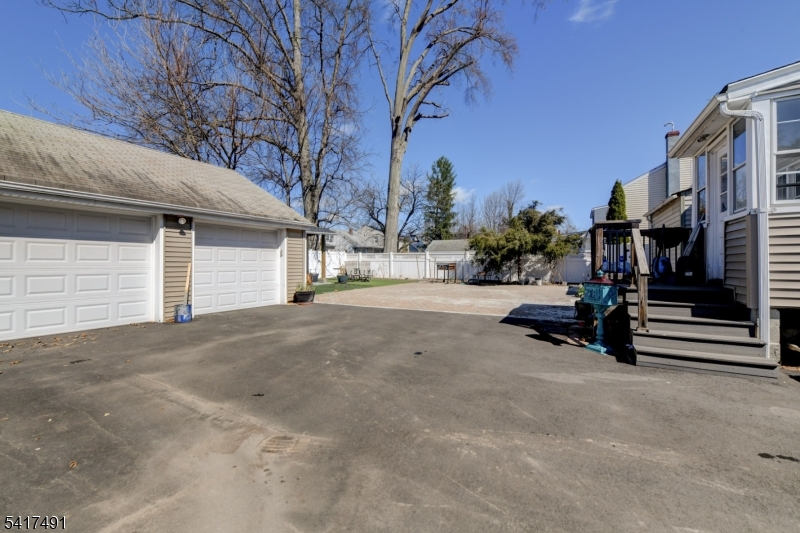 539 Monmouth Ave