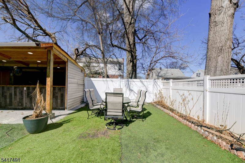 539 Monmouth Ave