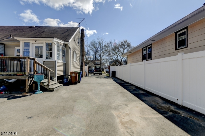 539 Monmouth Ave