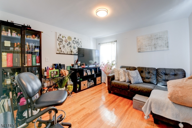 539 Monmouth Ave