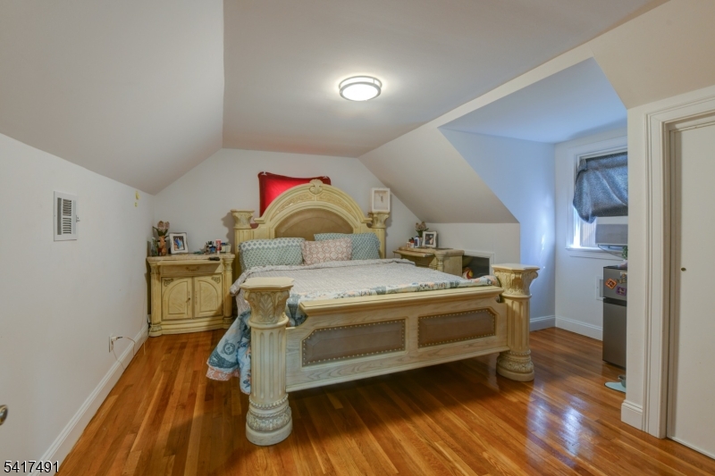 539 Monmouth Ave