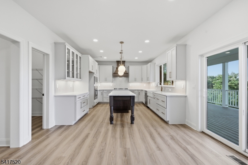 6 Spring Ct