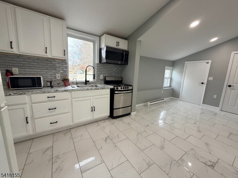 9 Lakeview Ave