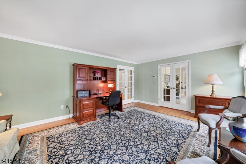 11 Beechnut Dr