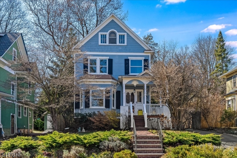 82 Essex Ave