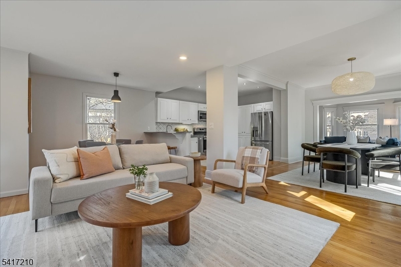 82 Essex Ave