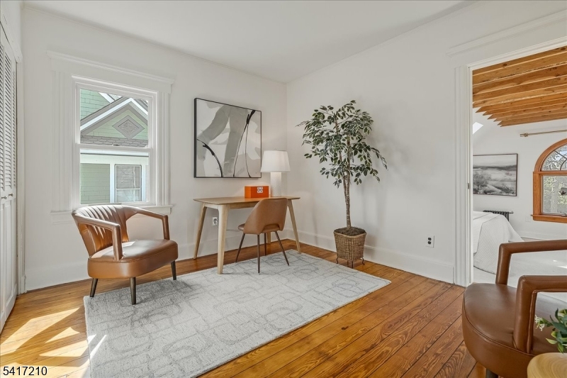 82 Essex Ave