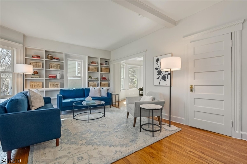 82 Essex Ave