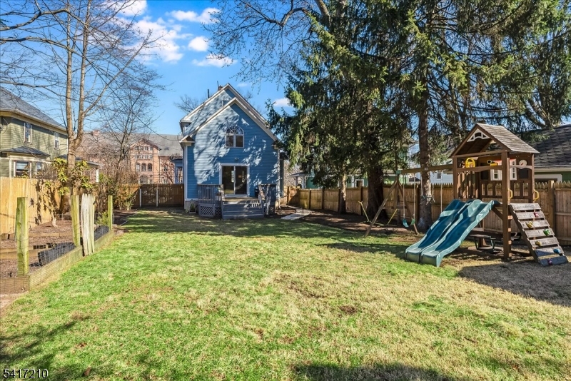 82 Essex Ave