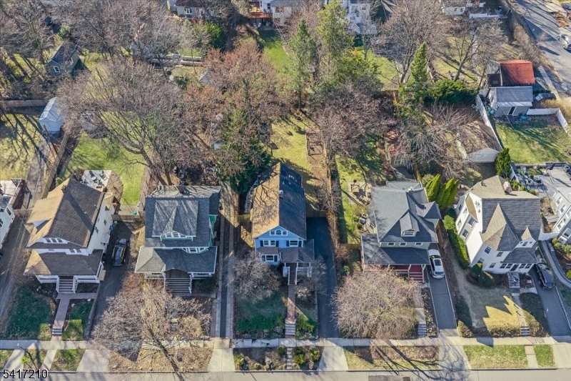 82 Essex Ave