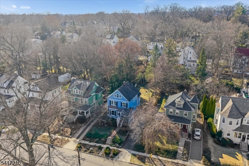 82 Essex Ave